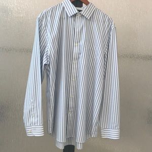 Men's dress shirt classic fit